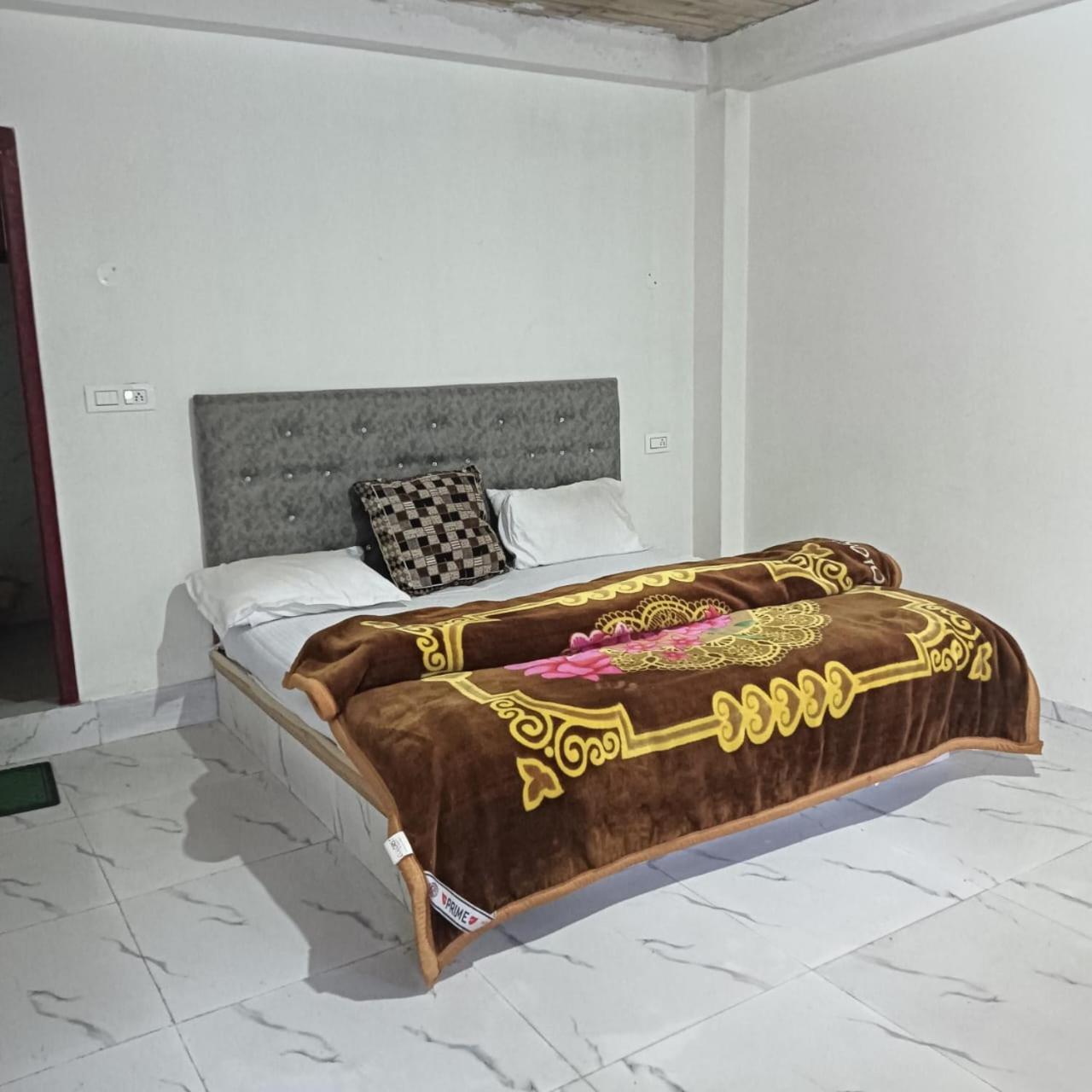Aditya Guest House Tosh Экстерьер фото